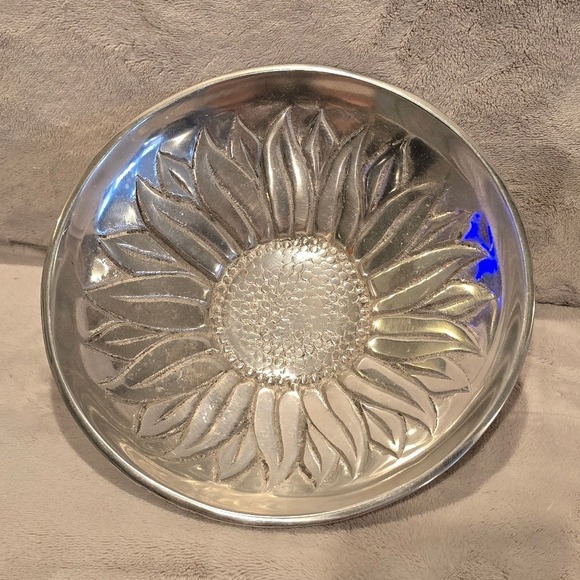 Other - Vintage Pewter Sunflower Embossed Serving Bowl Floral Decor Made in India